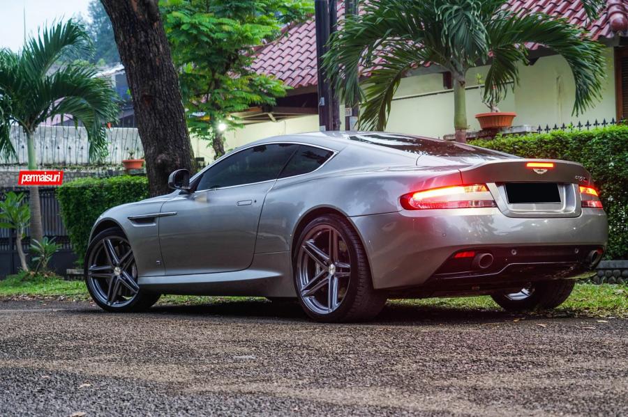  Aston Martin DB9 on Vossen Wheels (VFS5) 2017 года  (фото 7 из 11)
